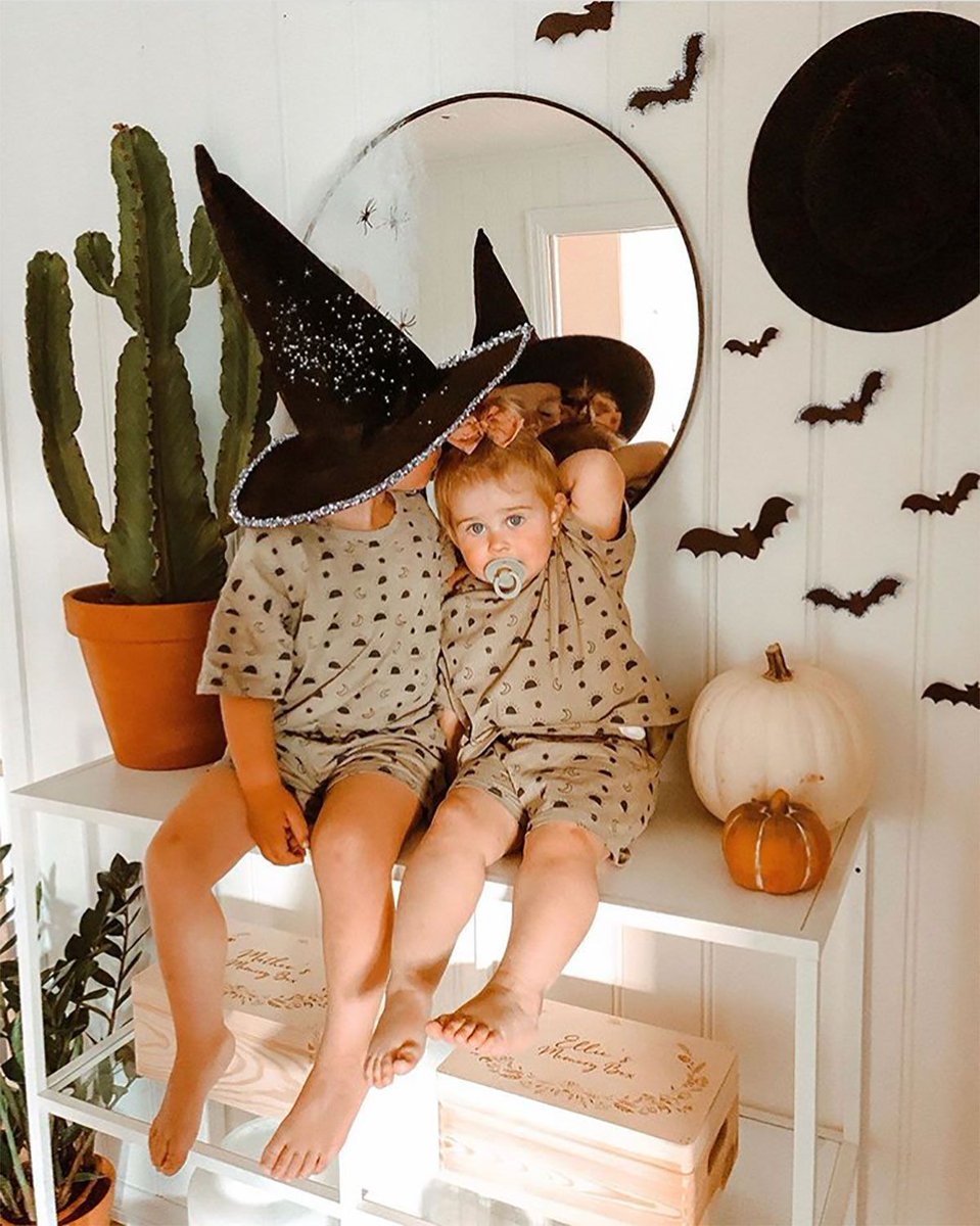 FredandRobin's tweet photo. Happy Halloween! 🕷️🦇🎃
📸: @frkeinevoll
#sustainabledecor #halloween #memorybox #makingmemories #kidshalloween #babyshowergifts https://t.co/pKGiL5pF83