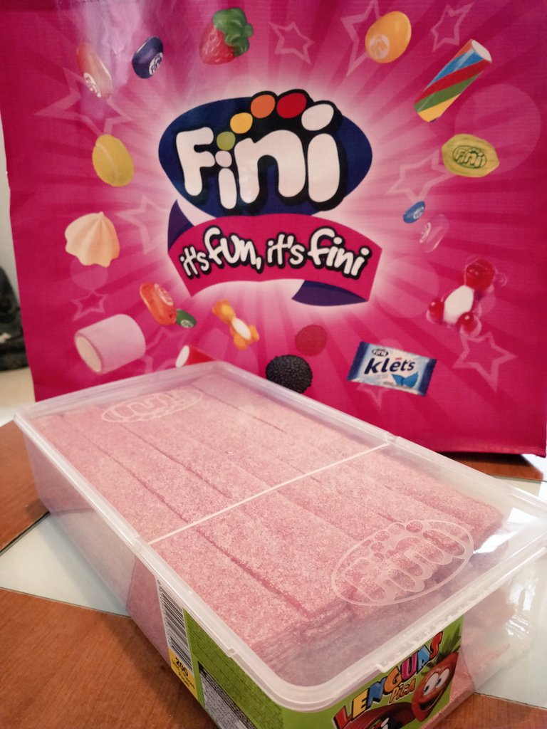 robergmm's tweet photo. Llegó mi paquete de @Fini_golosinas !!!! Muchísimas graciasss! A endulzar el puente! #ItsFunItsFini https://t.co/n1vBQ6KHab