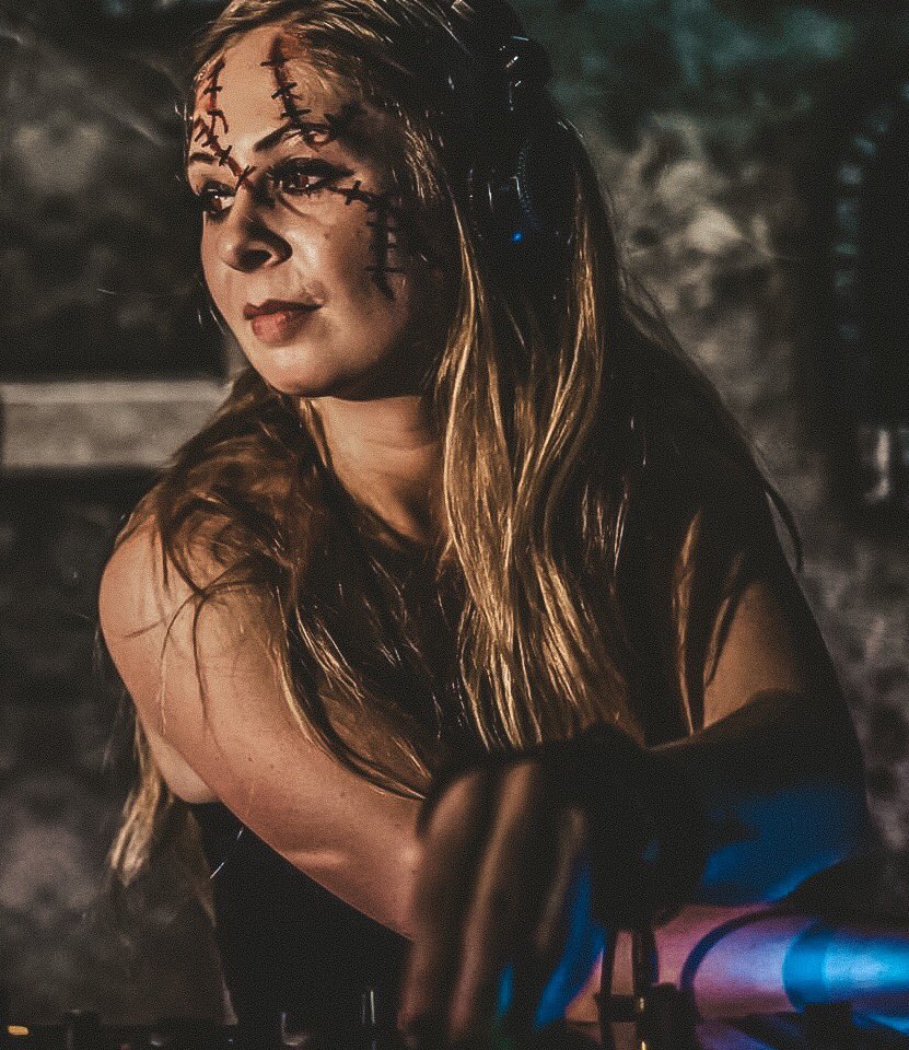 HAPPY HALLOWEEN 👻 SEE YOU AT PUMPKIN TONIGHT🤘🏻
#deetox #deetoxnl #hardstyle #raw #pumkin #oberhausen #Halloween #music #producer #dj #djane #producer #female #scary