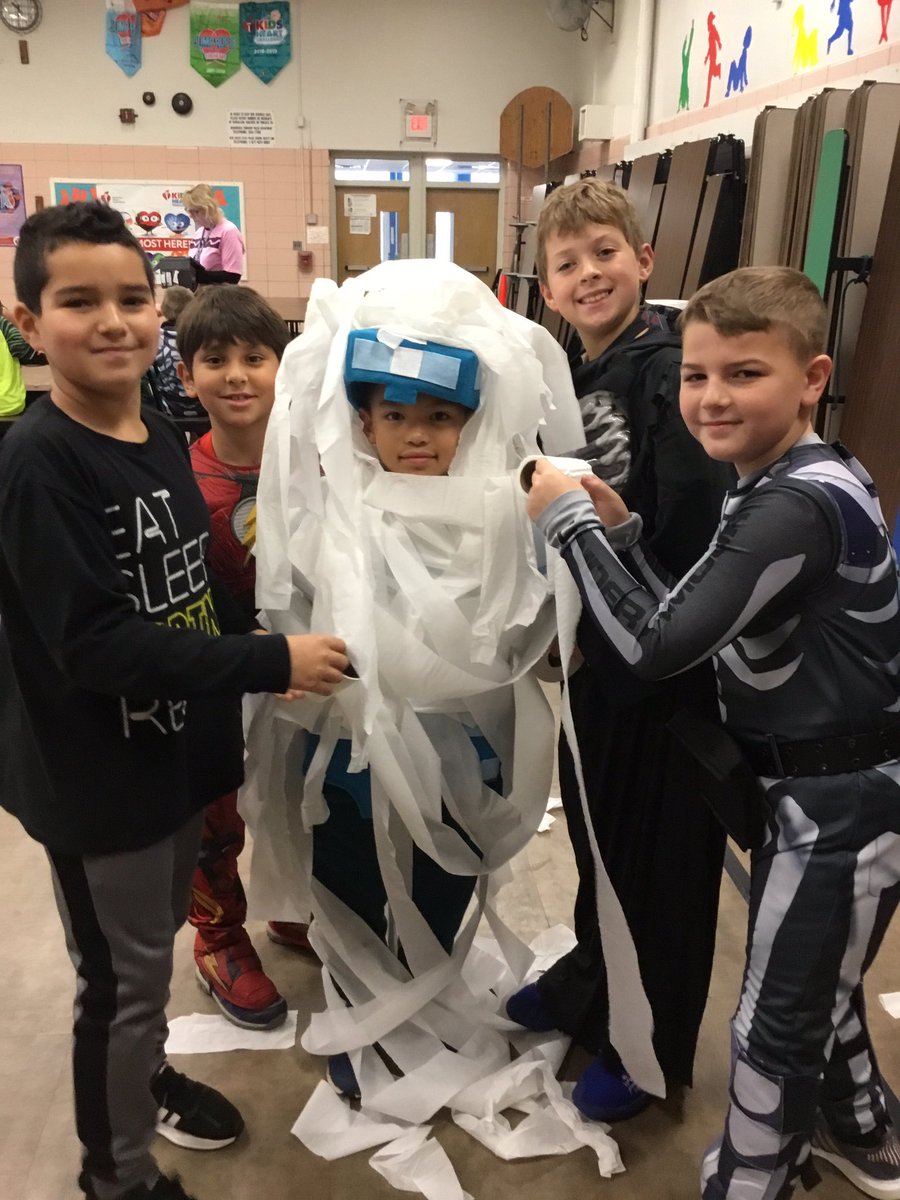 M_Lewert's tweet image. Had an awesome time at Harvest Fest! Thank you @ClaremontAvePTO !! @joanne_shafer @WdbgSchools