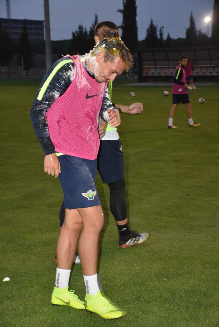 🎂 Takımımız yeni yaşına giren genç oyuncumuz Bertuğ Bayar'ın doğum gününü kutladı. <a href="/bayarr9/">Bertuğ Bayar</a>