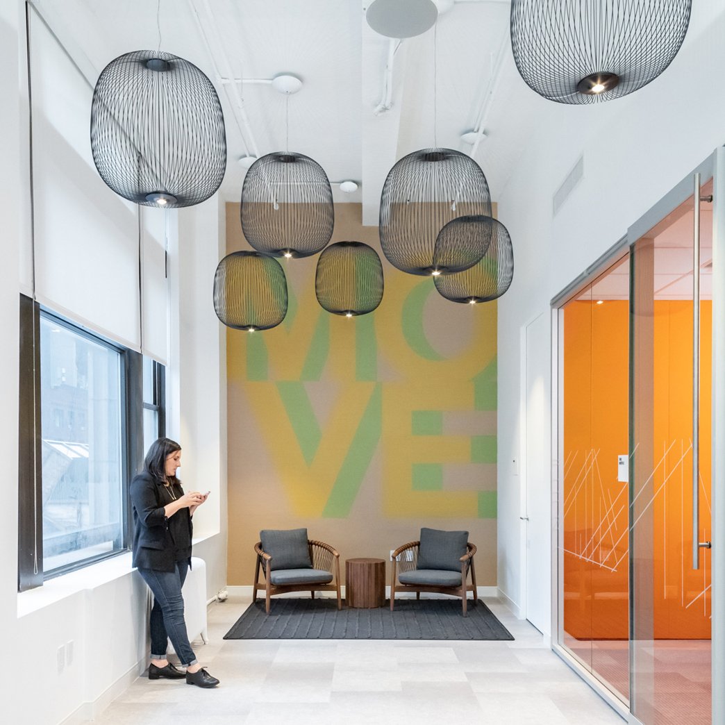 HuntsmanAG's tweet image. Gotta #Move! Discover a new destination designed for #cocreation and inspiration at #AtelierTarkett in #NYC  
#shhroom #linoleum #lino
#design #designer #interiordesign #showroomdesign #flooring #workplace #tarkettcontract #commercialflooring
huntsmanag.com/tarkett-atelie…