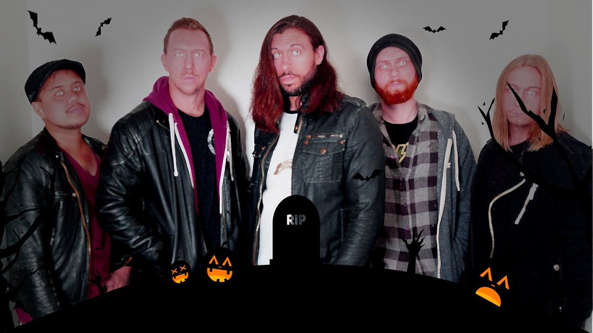 LastKnownStatus's tweet image. We you hope you enjoy this hallowed evening. Don't eat too many sweets kids 👹 #HappyHalloween