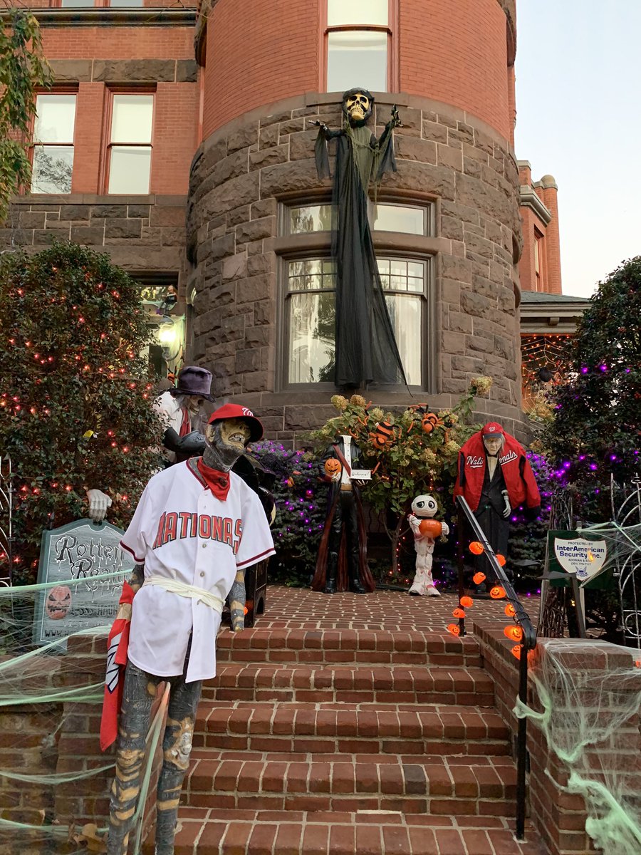 siobhanwanders's tweet photo. Happy Halloween!!!
Here are pictures of some of my favourite Halloween decorations in DC. #DC #dcwanders https://t.co/pYBi21e7Z7