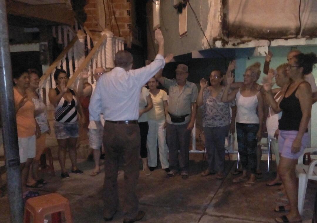 FrenteValmoreRo's tweet photo. #Vargas Miercoles 30 @BernardoGuerraC:  "Instalación y juramentacion del Frente Valmore  Rodriguez del sector Quenepe #Maiquetia En el marco d la construcción de la Unidad y d la integración d las fuerzas sociales" @hramosallup @miguelquirozad @abetancourts @alugodiaz @adbernabe https://t.co/qiPD6F8wZi