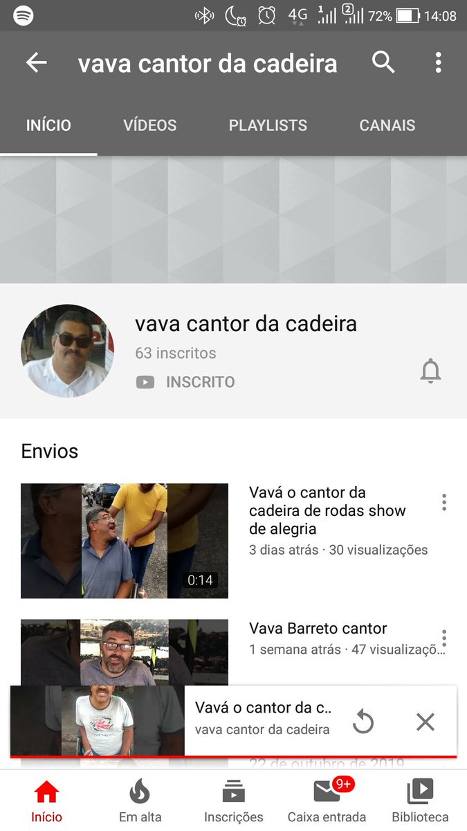 xiu_ericaa's tweet photo. Ai gente, hoje eu to muito sensível...
Vi esse moço pedindo inscritos na rodoviária do plano, o sonho dele é ser cantor e conseguir uma cadeira de rodas nova.
Quem puder ajudar se inscrevendo, deixando o joinha ou dando RT eu agradeço. https://t.co/kWyxYk220e