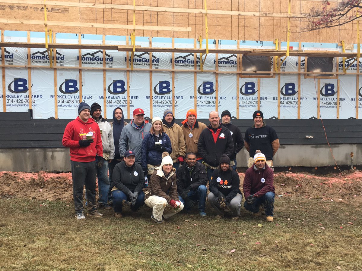 MastercardSTL's tweet image. The cold hasn’t stopped our employees! Giving back today in partnership with KMOV at #Home4theHolidays