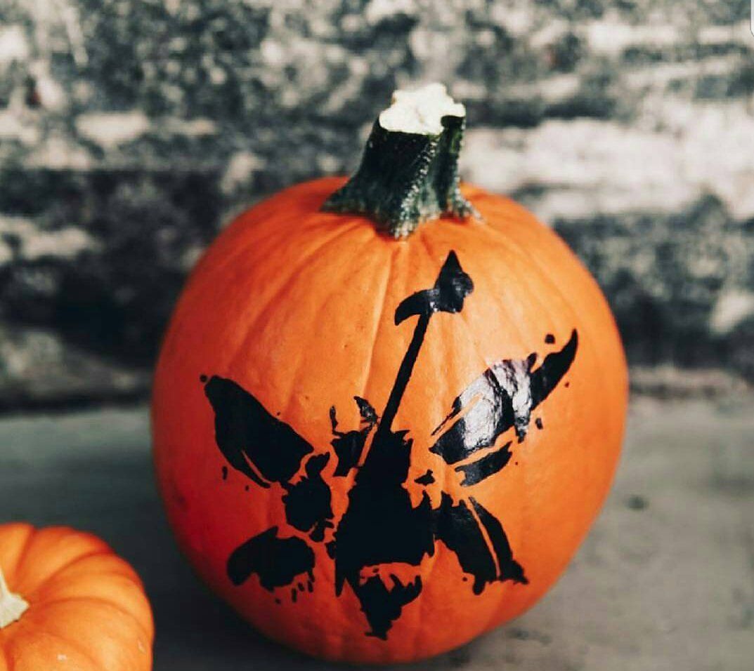 hahn_jessica's tweet photo. I wish a happy Halloween to all my #lpfamily and a special though to ALL my #messsisters who remember the 3 pic? 😝😝😁🤣
Hope everyone are ok love you all kisses 💋❤🎃🍭🍬
#halloween2019 #lpfamily #LinkinPark #messsisters #linkinparkoforever @linkinpark https://t.co/ehZhc98z3a