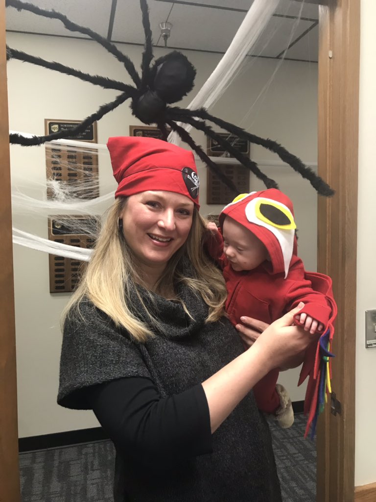 Couples award for the pirate and her parrot 🏴‍☠️ 🦜  #SpookTheCompetition