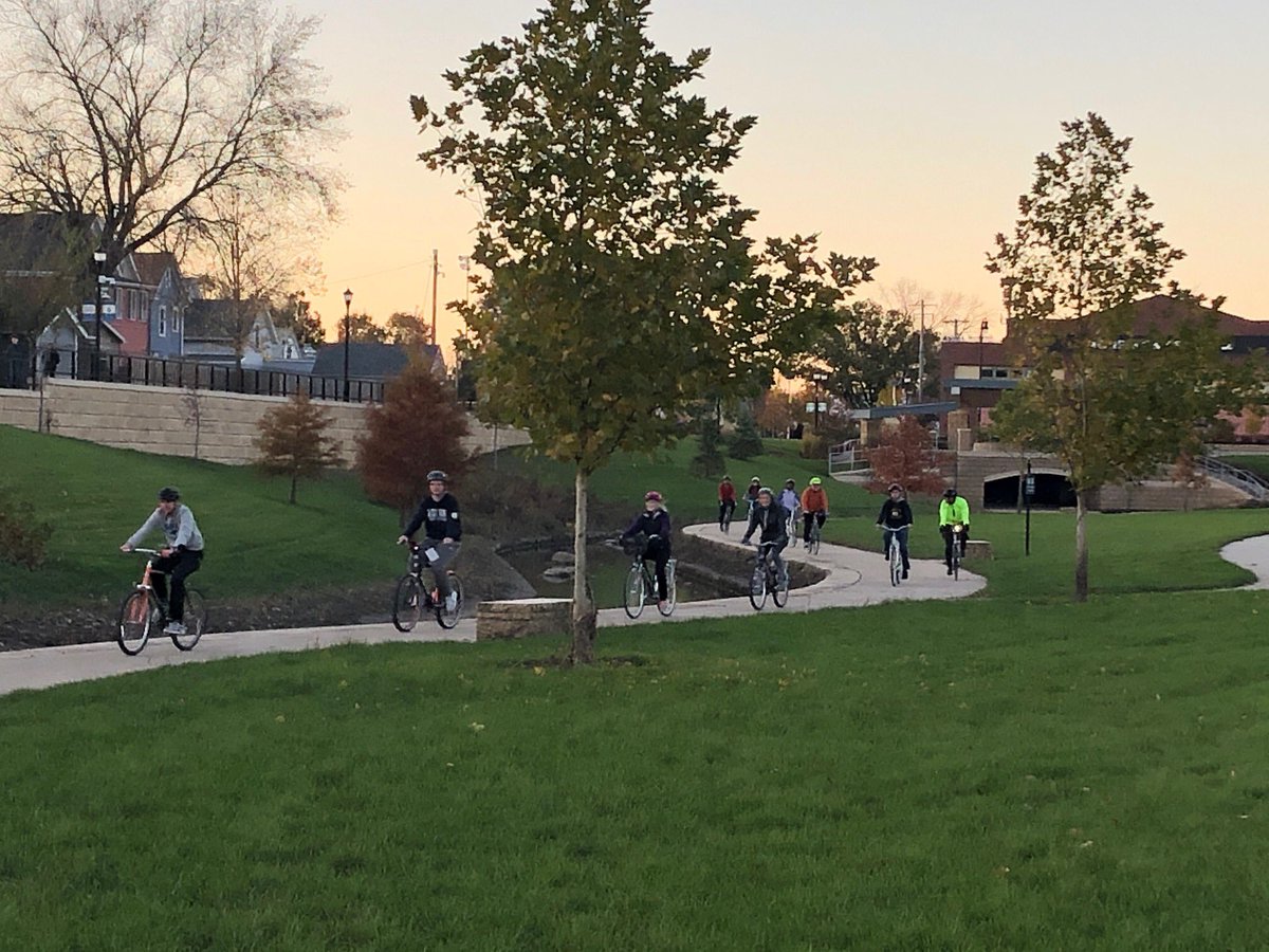 LorasHonors's tweet photo. Just last week, in favorable weather, the “Chain Reaction” Honors group hosted their bike ride to the Bee Branch Trail In cooperation with the Bike Coop. #DuHonors https://t.co/tSlFbJX8ms