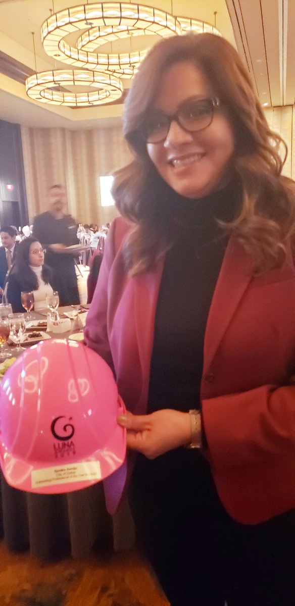 msanchezDAL's tweet photo. Congratulations to Sandra Armijo Dept of Avaition Facilities Supervisor for her nomination as Outstanding Professional of the Year at #LunaAwards! @DallasLoveField @LoveFieldCEO @CityOfDallas #PinkHardHat https://t.co/aSpocMiN9H
