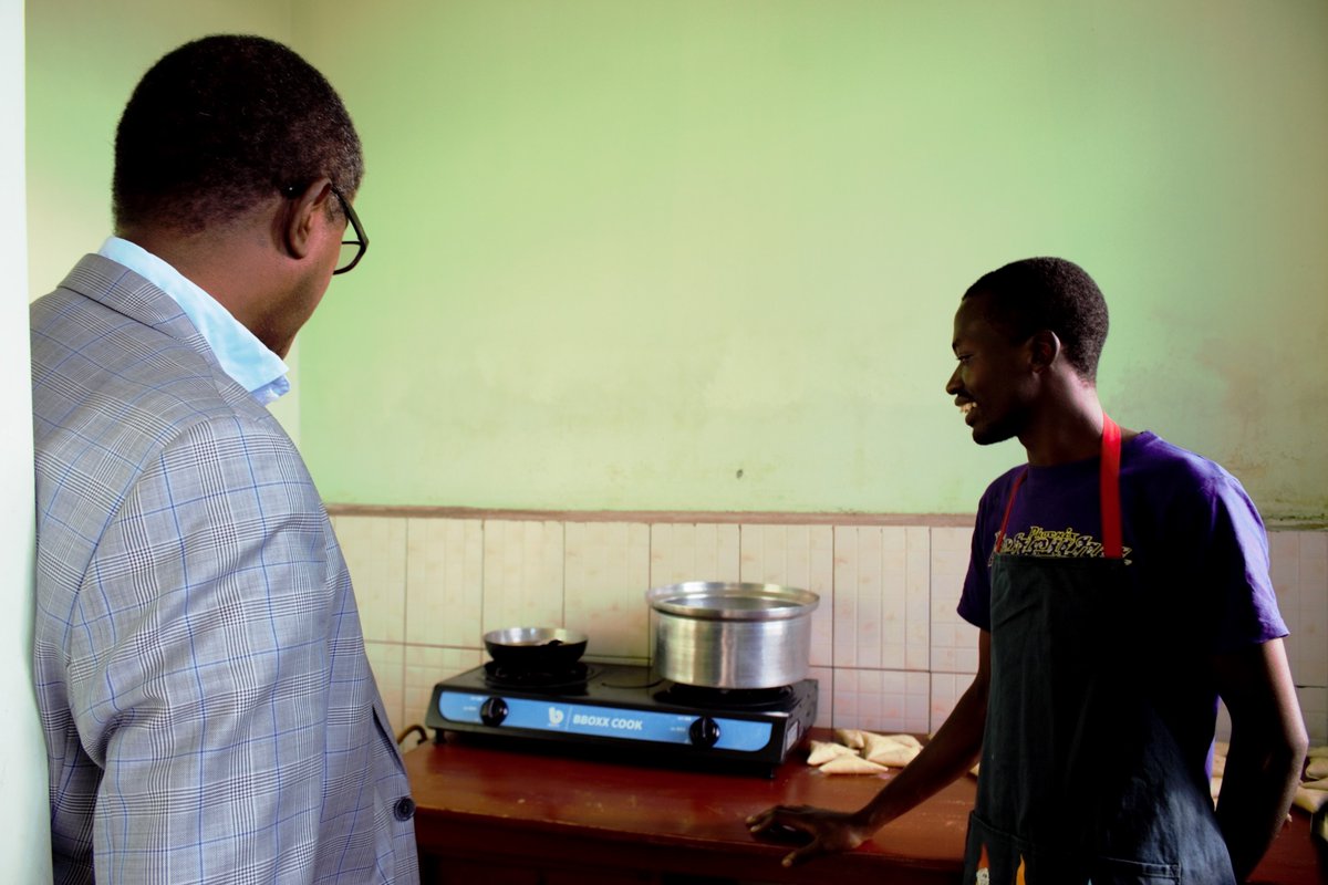 BBOXX_Rwanda's tweet photo. He also visited two clients; domestic and commercial - who said the cost of cooking has reduced after purchasing #BBOXXCook. Launched a few months ago, #BBOXXCook uses pioneering technology to scale up clean cooking solutions to communities â a move set to disrupt the status quo. https://t.co/Hto1md7STg