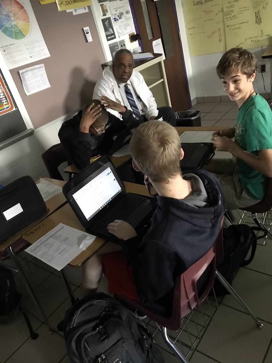 kandiegyrl74's tweet photo. VA/US History Students Studying Articles of Confederation by  participating in a stranded island scenerio and creating an effective government. @CoachWatahovich @TallwoodLions @hmallen https://t.co/5DAzmBmZWz