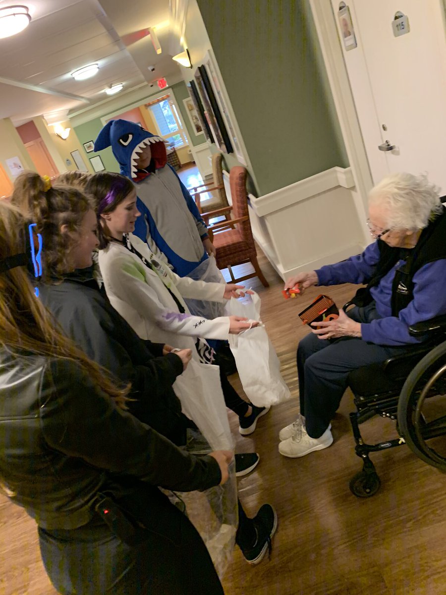 RoadLatimer's tweet photo. @RoadLatimer leadership students having some Halloween fun with the residents at Brookside Lodge Care Community @Surrey_Schools https://t.co/KvWXFJERvR