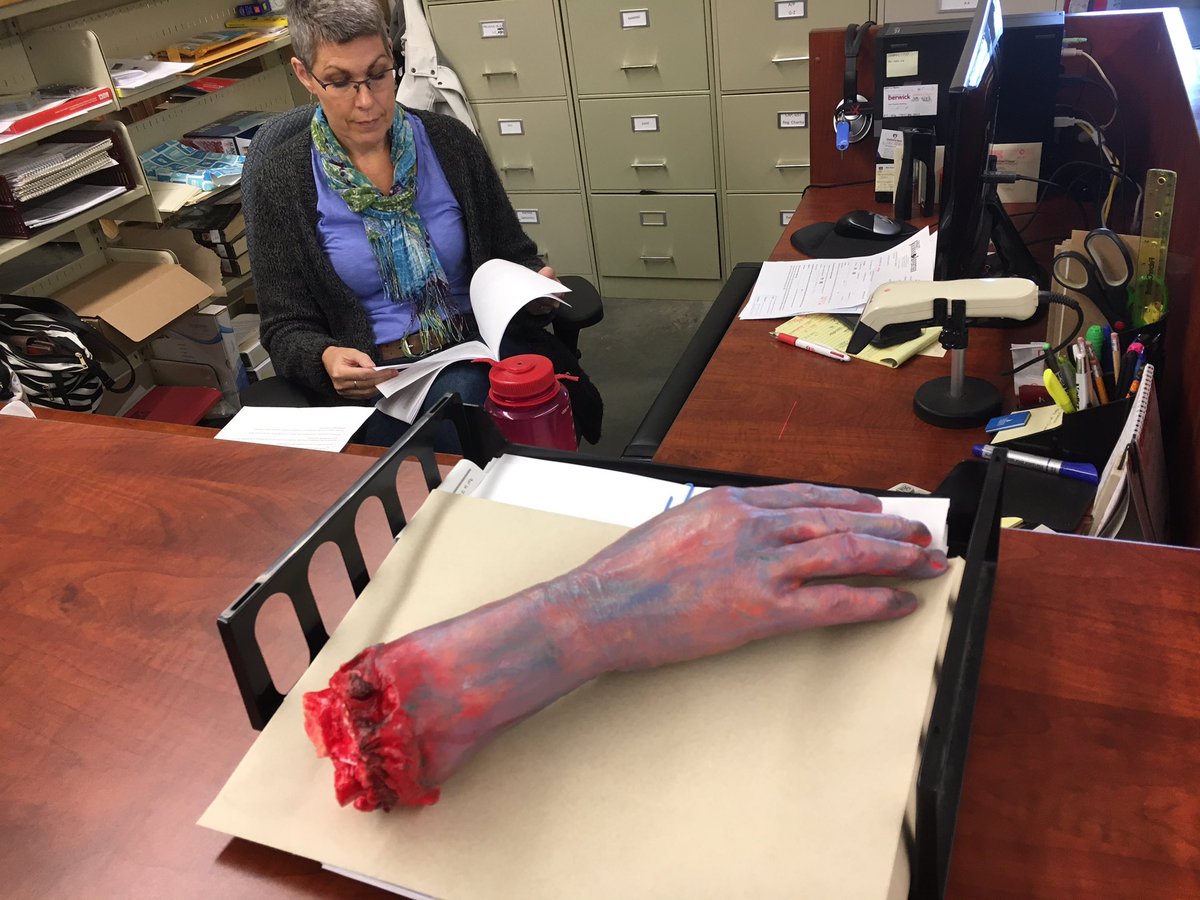 valleylibs's tweet image. Just another day in the office. Happy Halloween from AVRL! #halloweenlibrary