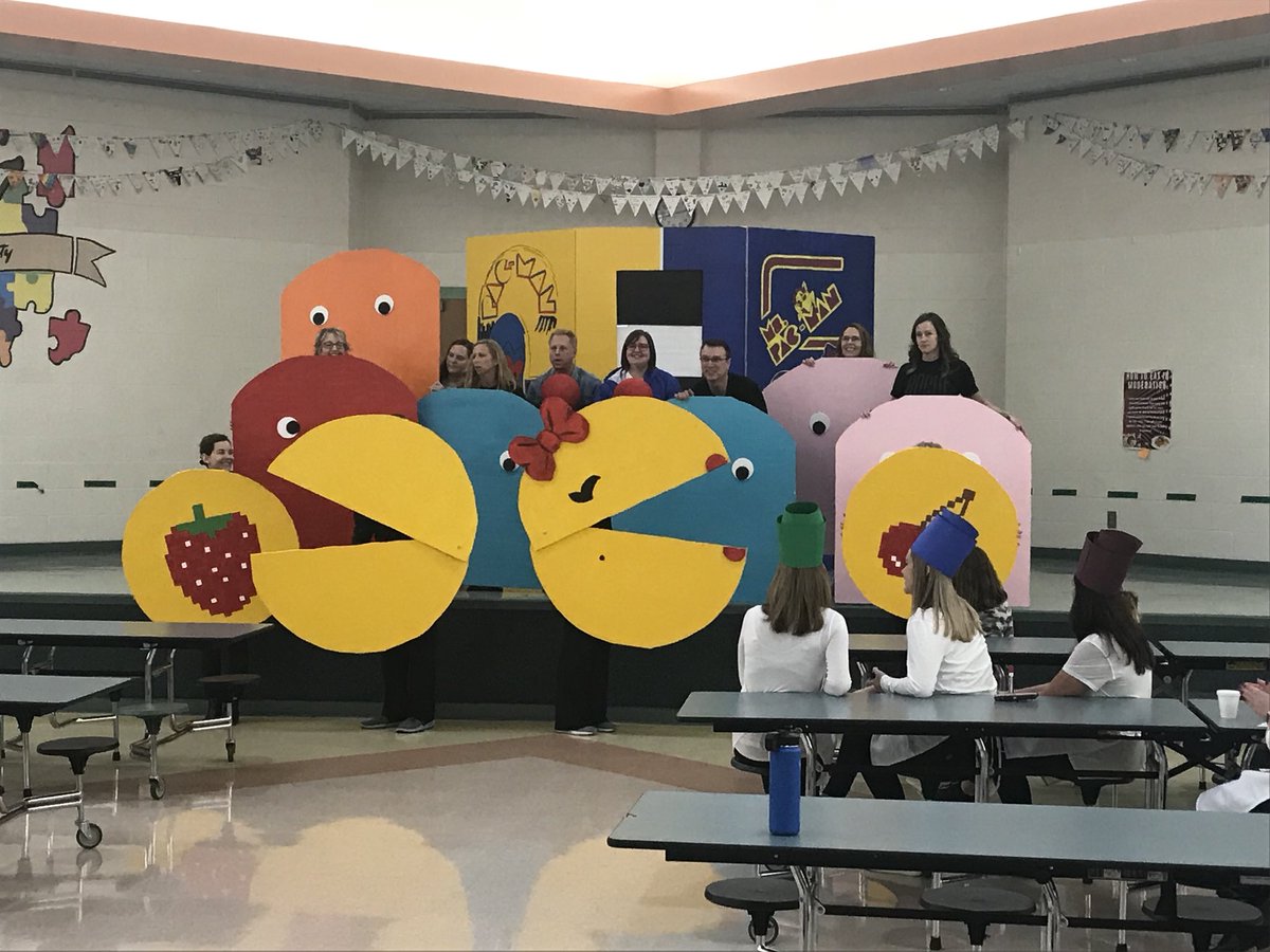 principalmesser's tweet photo. I hope everyone has a safe and fun Halloween!  I like PayDay mini candy bars - hint 😉🤣.  We had a Pac Man and Ms Pac Man live game this morning, Richard Simmons workout, Colonel Sanders, and social butterflies.  #MIStrong #MasonMoments https://t.co/F2NmfsaoiF