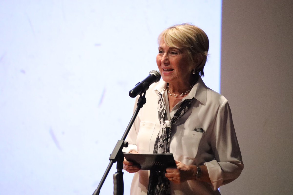 54. ve 55. #UlusalYarışma Ödülleri, 56. Antalya #AltınPortakal Film Festivali’nde sahiplerine takdim ediliyor.
Gecenin sunuculuğunu Selin Şekerci ve Alican Yücesoy yapıyor!
Açılış konuşmalarını Ahmet Boyacıoğlu ve Hülya Uçansu yapıyor🍊
#ÖzeDönüş <a href="/ulusalyarisma/">Ulusal Yarışma</a>