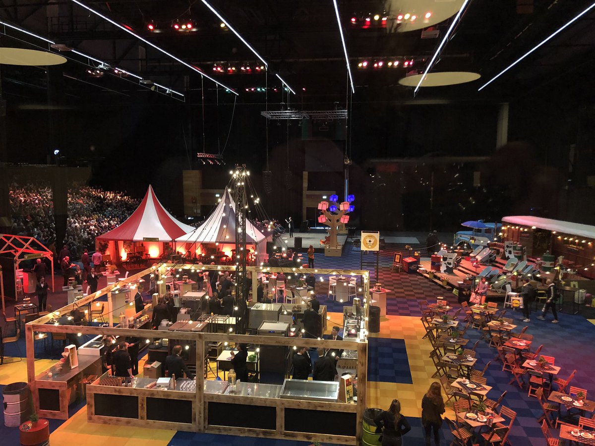 Young_YNP's tweet photo. Wat was de Noorderpoort onderwijsconferentie een feestje! Verbinden, heel veel ontmoeten en inspirerend! @Noorderpoort #langzalzeleren! #mbo #onderwijs #feestje https://t.co/0xR2hT5UzL