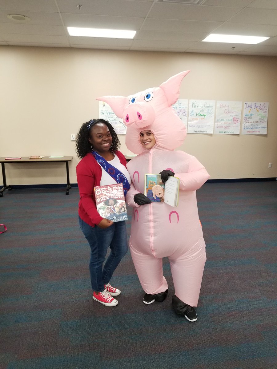 PreshJSimmons's tweet photo. RCPD Booktacular 👻🧡🖤 https://t.co/uh1rveCuqM