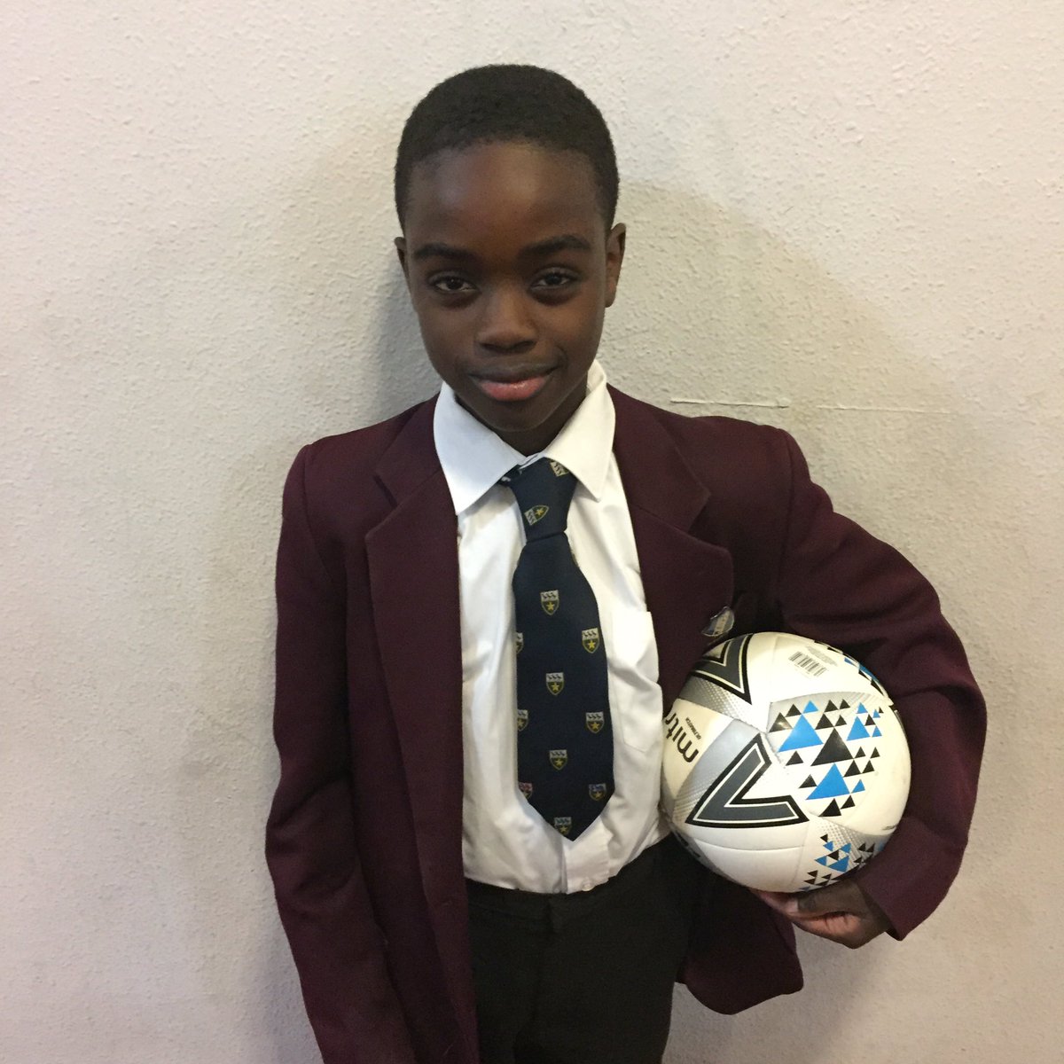 stjosephs_pe's tweet photo. U13a โฝ๏ธ beat @ShirleyHighPE 9-1 in CSFA League | GS: Kissi x5, Mullings, Shiferaw, Kwabena, Solis | MOM: Kissi #matchball #finallysmiling #STRIVE https://t.co/IhnBbw9lWI