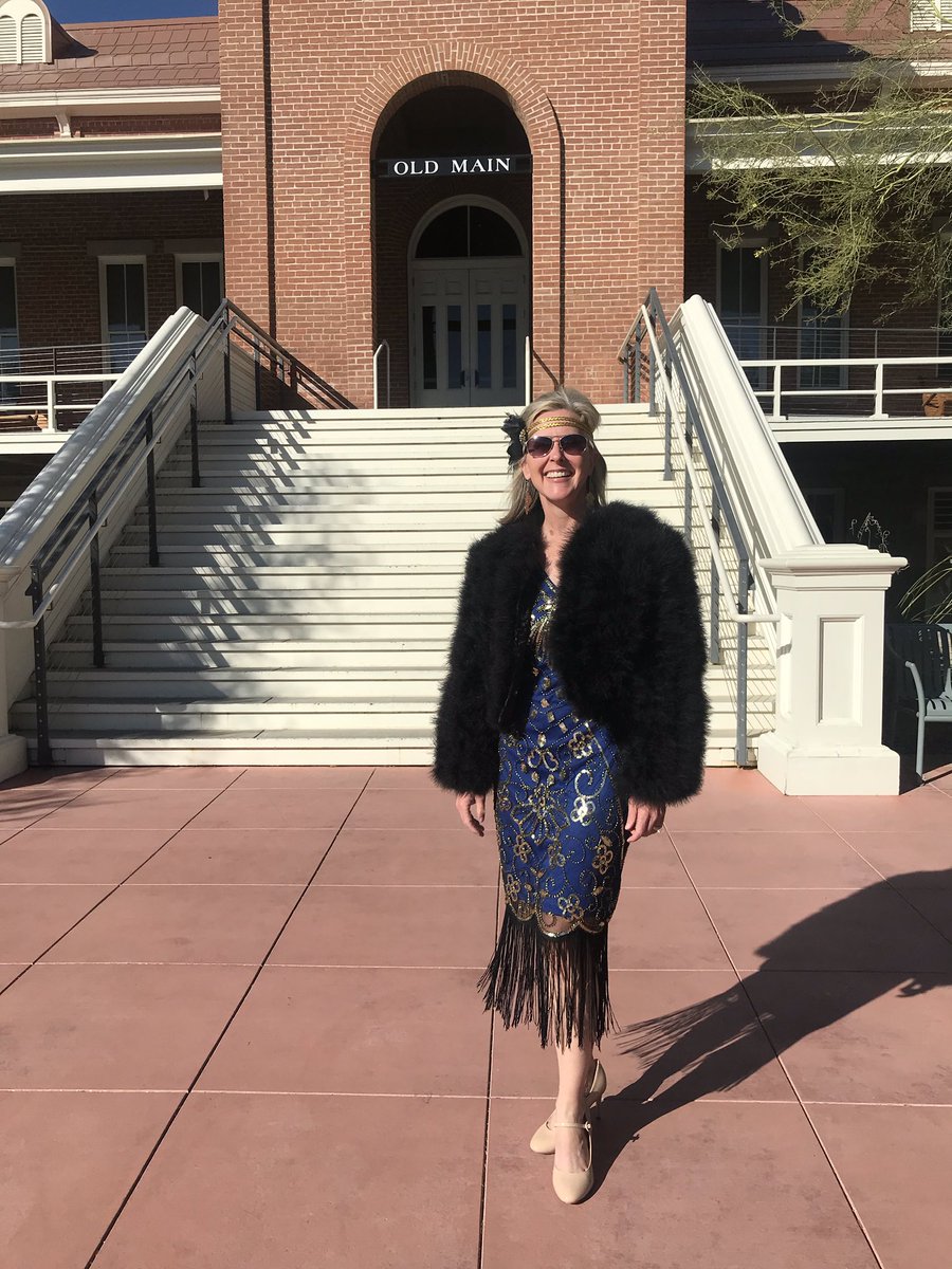 DesertSwallow's tweet photo. When your alma mater invites you to speak at a class on #halloween you say yes (and secretly hope some of the students will dress up too .... ) #sequins #fringe #feathers and a #fuzzycoat for good measure #wildcatforlife @uarizona @UACEEM https://t.co/MNKwGjARW3