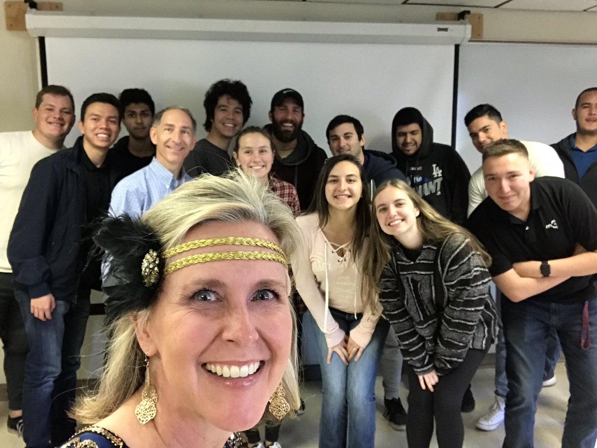 DesertSwallow's tweet photo. When your alma mater invites you to speak at a class on #halloween you say yes (and secretly hope some of the students will dress up too .... ) #sequins #fringe #feathers and a #fuzzycoat for good measure #wildcatforlife @uarizona @UACEEM https://t.co/MNKwGjARW3