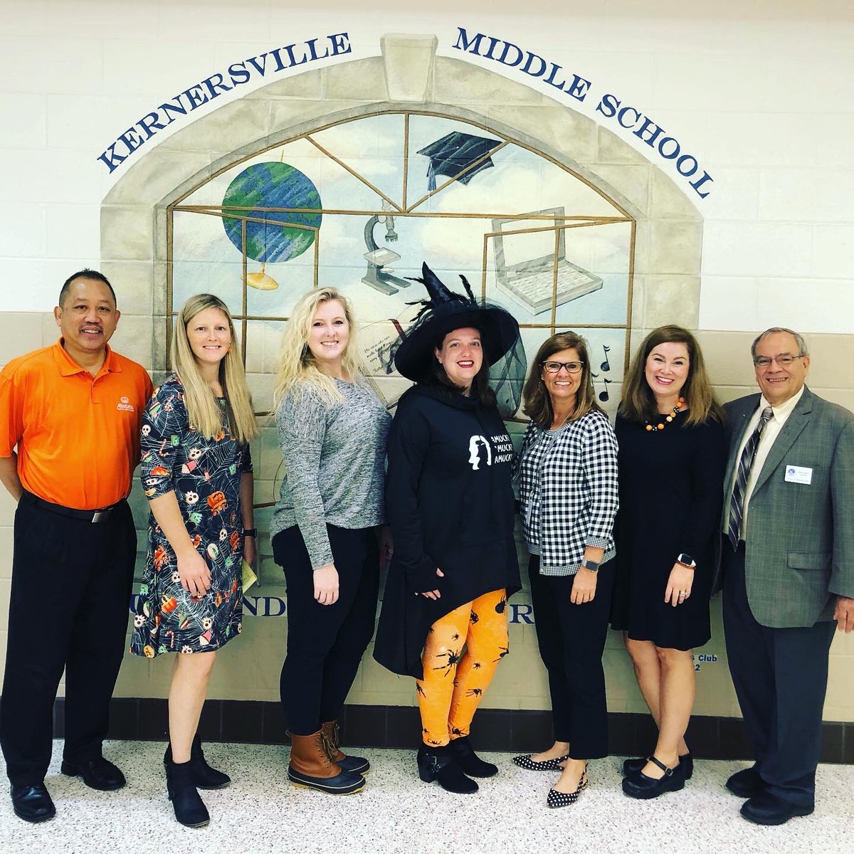 caudilljones's tweet photo. Thank you Kernersville!  The prize patrol awarded  60 teachers with grants this morning.  Gotta Love that smile on our new superintendent. Who doesn’t like giving away money 💵😊#EatingForEducation #wsfcs #I♥️Kernersville https://t.co/riEw5q3tX3