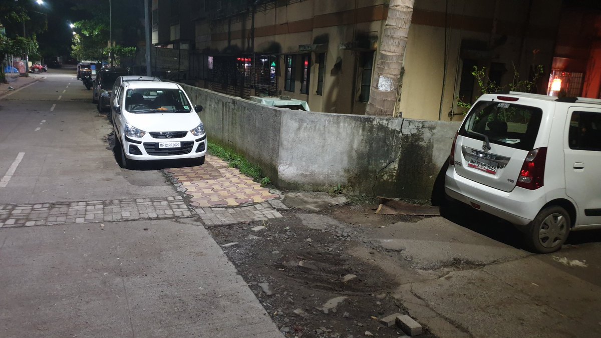 ChondeNikhil's tweet photo. There is a pothole at the corner of junction in Mahesh society, near building no. 75 .
This has caused couple of accidents . We had raised a complaint but was closed without resolving (M42582)
#PMCcare  @KunalKumarPMC @balaoswal99 https://t.co/S8Xr9vRpdI