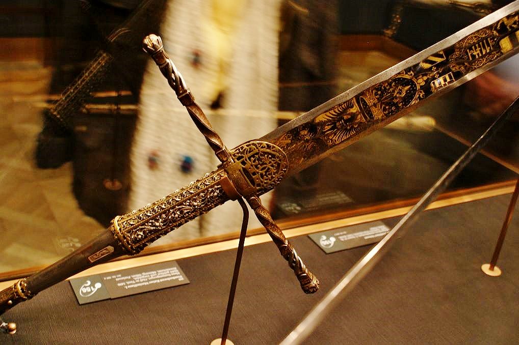 меч императора 1. драгоценности великих моголов. меч императора. меч жёлтого императора бледное сияние 2 сезон. клинки императора книга.