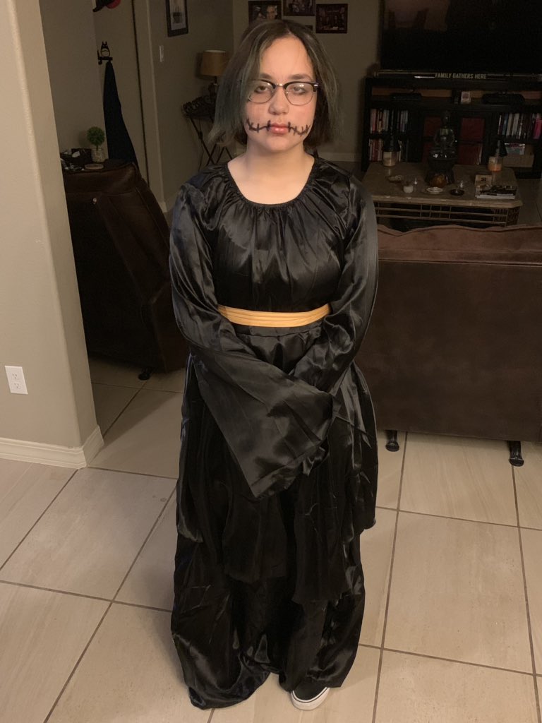 AStarke_CI's tweet photo. Halloween in #TeamSISD for all ages! Here is my Medieval Times princess ready to be a part of the theme for her #SunRidgeMS friendship group that I call the βVentana Road Squad!β Itβs the best thing in the world to be a proud #TeamSISD parent, resident, and employee! https://t.co/cB5ekHHA47