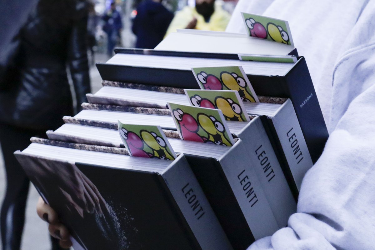 randomhouse's tweet image. We had so much fun handing out books &amp;amp; Nerds outside of RH HQ! Thanks to everyone who stopped by.

Happy Halloween! #BrainCandy