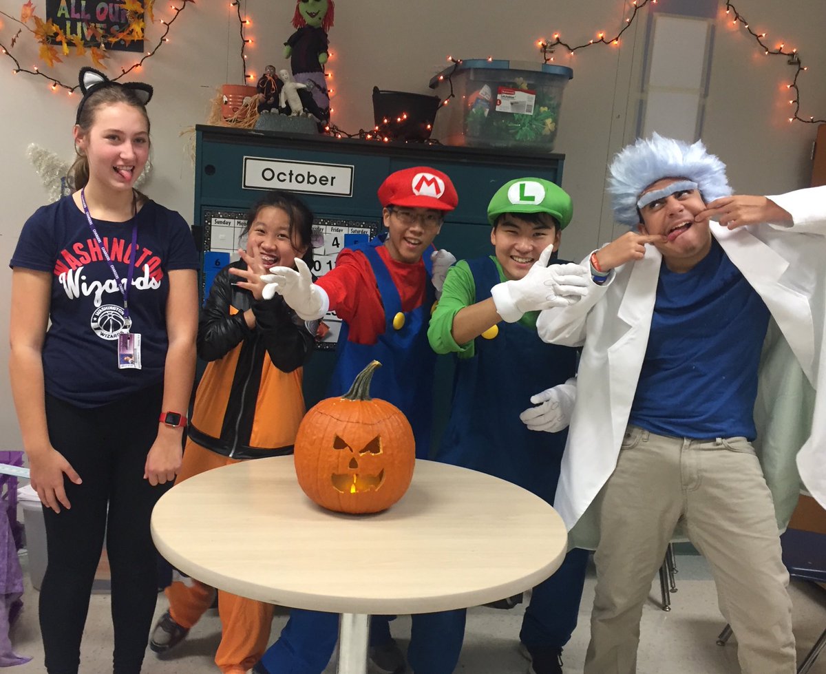kleebeers's tweet photo. ⁦@CatB_CHS⁩  Happy Halloween!!! https://t.co/SU4w0ShzyI