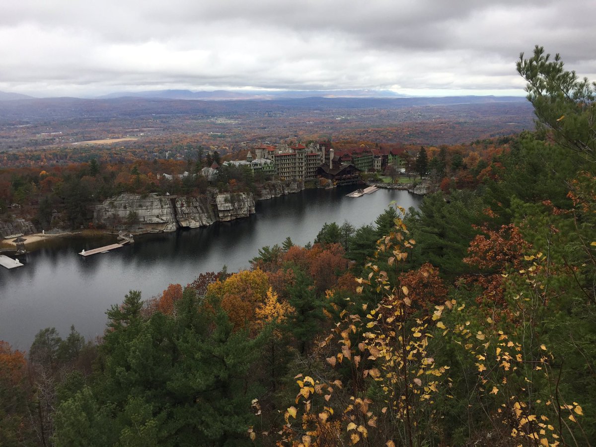 AmichaRobertson's tweet photo. The views and the science were equally unreal at the 2019 @SkirballNYUSoM retreat. #supercoolscience https://t.co/RzLkYMJOZI