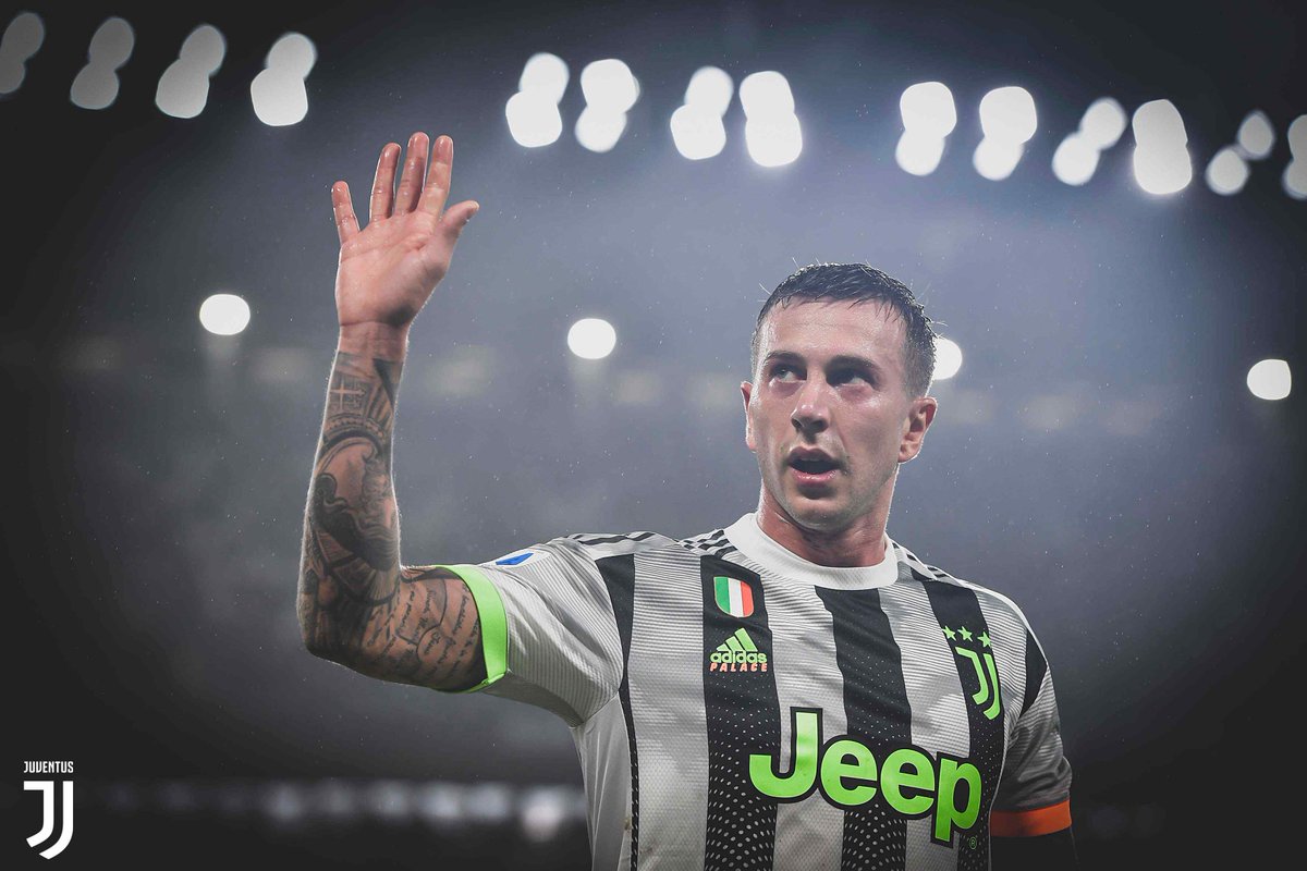 juventusfcen's tweet photo. WHAT A NIGHT! 🔥

Presented by @adidasfootball  x Juventus x @PALACELONDON 

✅📸 https://t.co/bwsM6H4ciS https://t.co/LqY3H44s6l