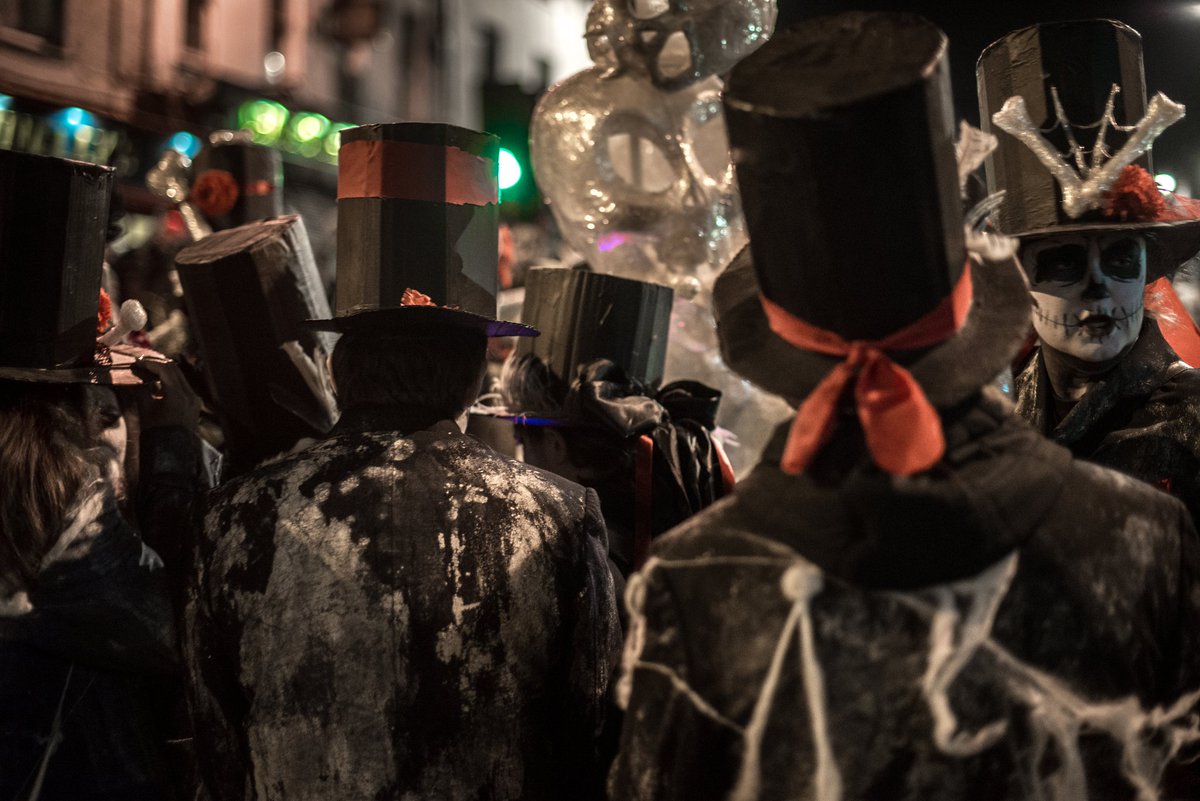 ucccreates's tweet photo. We've taken over @UCC 's social media tonight for the Dragon of Shandon by @corkartlink. People are starting to gather so bring your brollies because we'll be kicking off in rain, hail or shine #TheDragonWaitsForNothing #UCCcreates #FilmTheatreMusicUCC #halloweenparade #streetart https://t.co/xm5TJVshHc