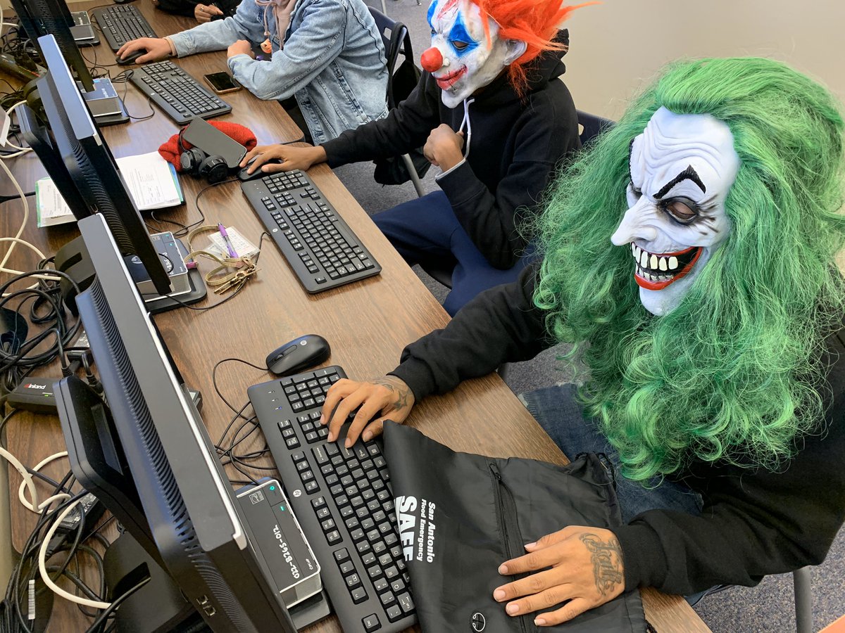 NISDStevensLib's tweet image. Even scary spooky clowns need to do their research! #HalloweenintheLibrary #stevensHSlibrary @BayardoZinnia