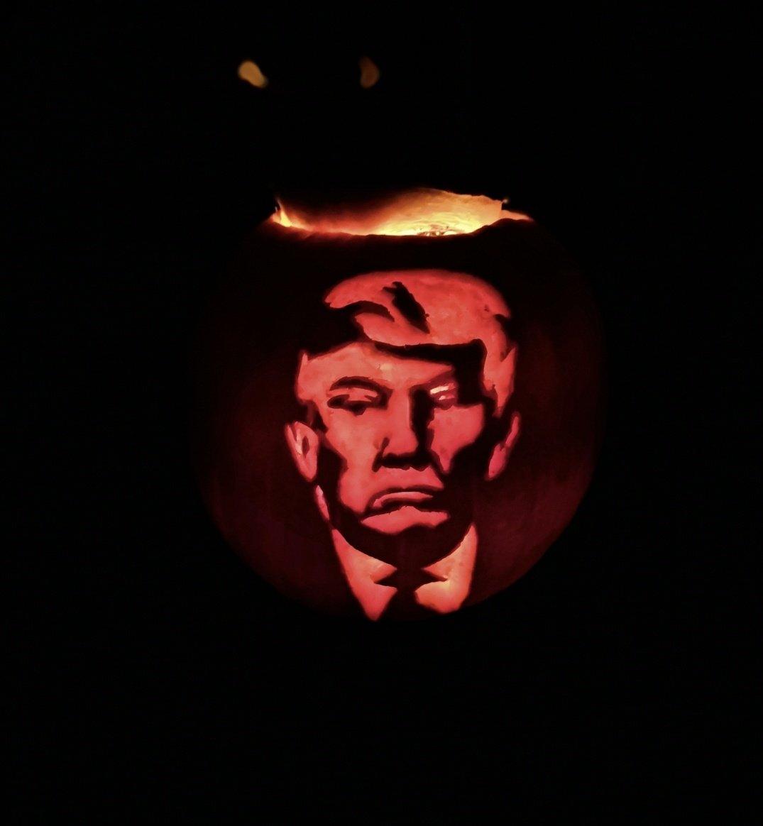 FischmanGuy's tweet photo. Happy Halloween... Which one is scarier? #halloween2019 #BrexitDay #pumpkin #BorisJohnson #DonaldTrump #Halloween https://t.co/1ZWCcZT6kj