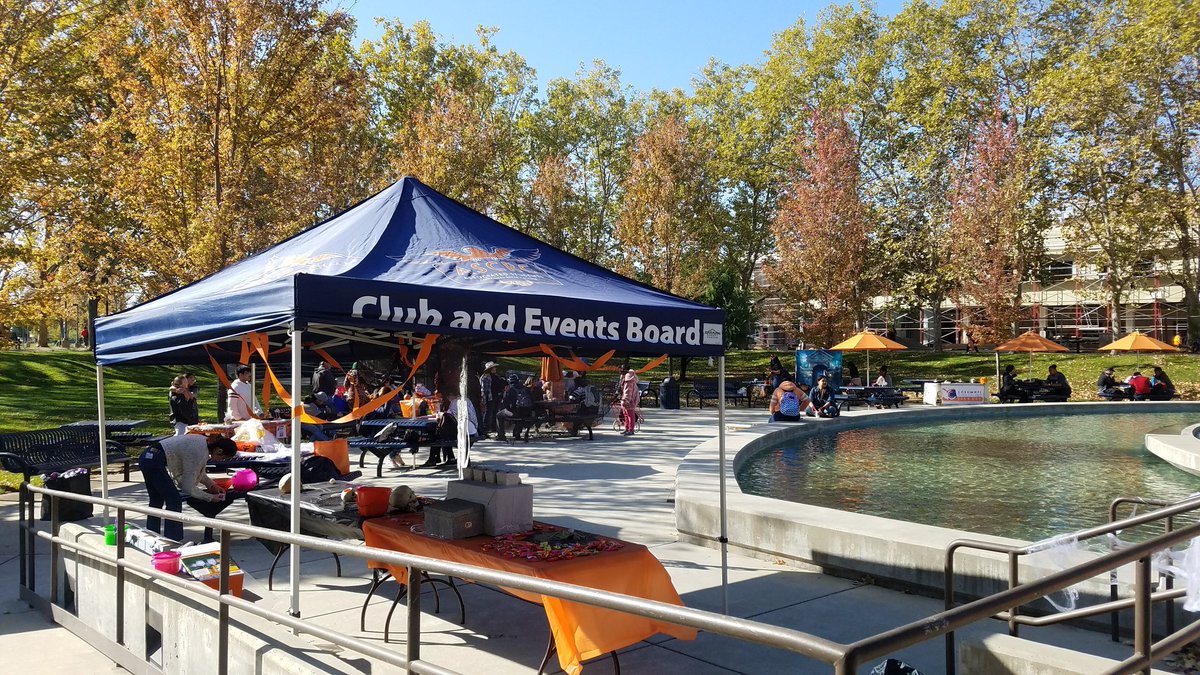 summercopyedits's tweet photo. Will be livetweeting Hawk Ween at @CRCconnection in a bit! Follow The Connection for more coverage. https://t.co/vsJuta83U7