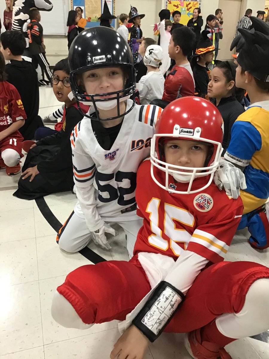 Half Day students found books to go with their costumes. #engage103 More pics here: plathrop103.weebly.com/2019-halloween…