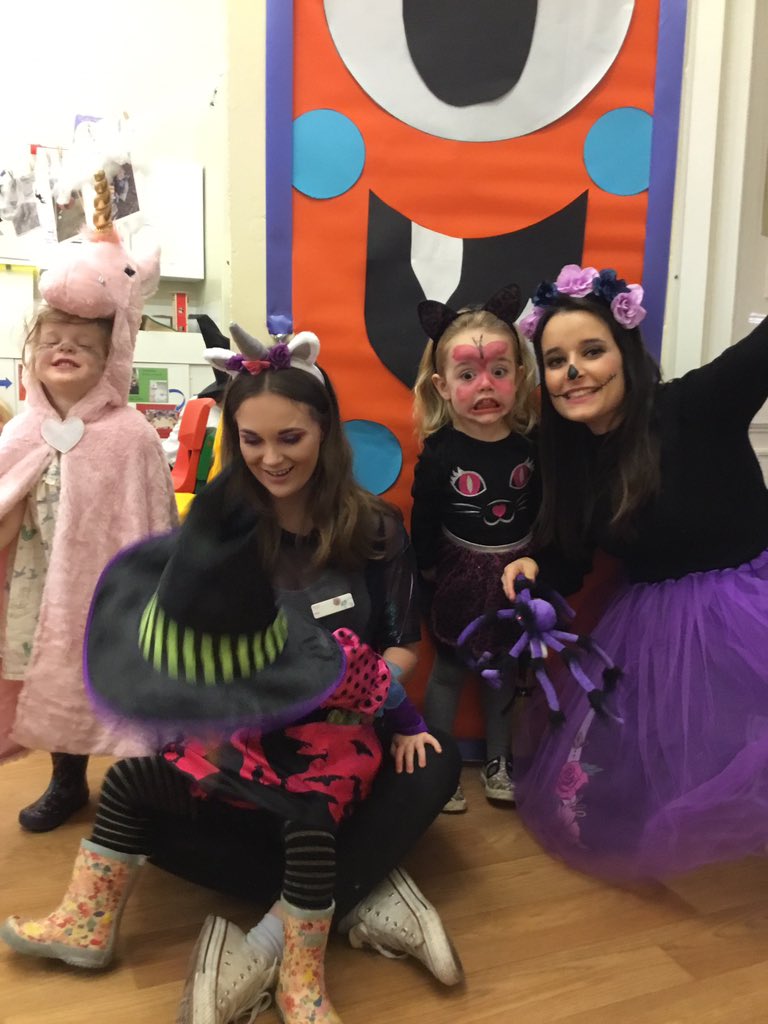 snapgrosvenor's tweet photo. Toddlers had so much fun at the Halloween party!!ππ» #halloween2019 #decoratingbiscuits #frozenhands #balloons #picnicfun #laughing #party #toddlers https://t.co/8ZqGggducx