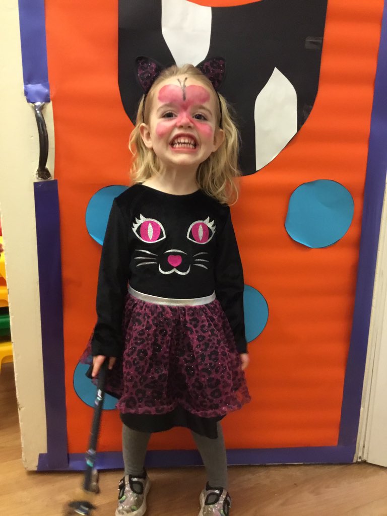snapgrosvenor's tweet photo. Toddlers had so much fun at the Halloween party!!ππ» #halloween2019 #decoratingbiscuits #frozenhands #balloons #picnicfun #laughing #party #toddlers https://t.co/8ZqGggducx