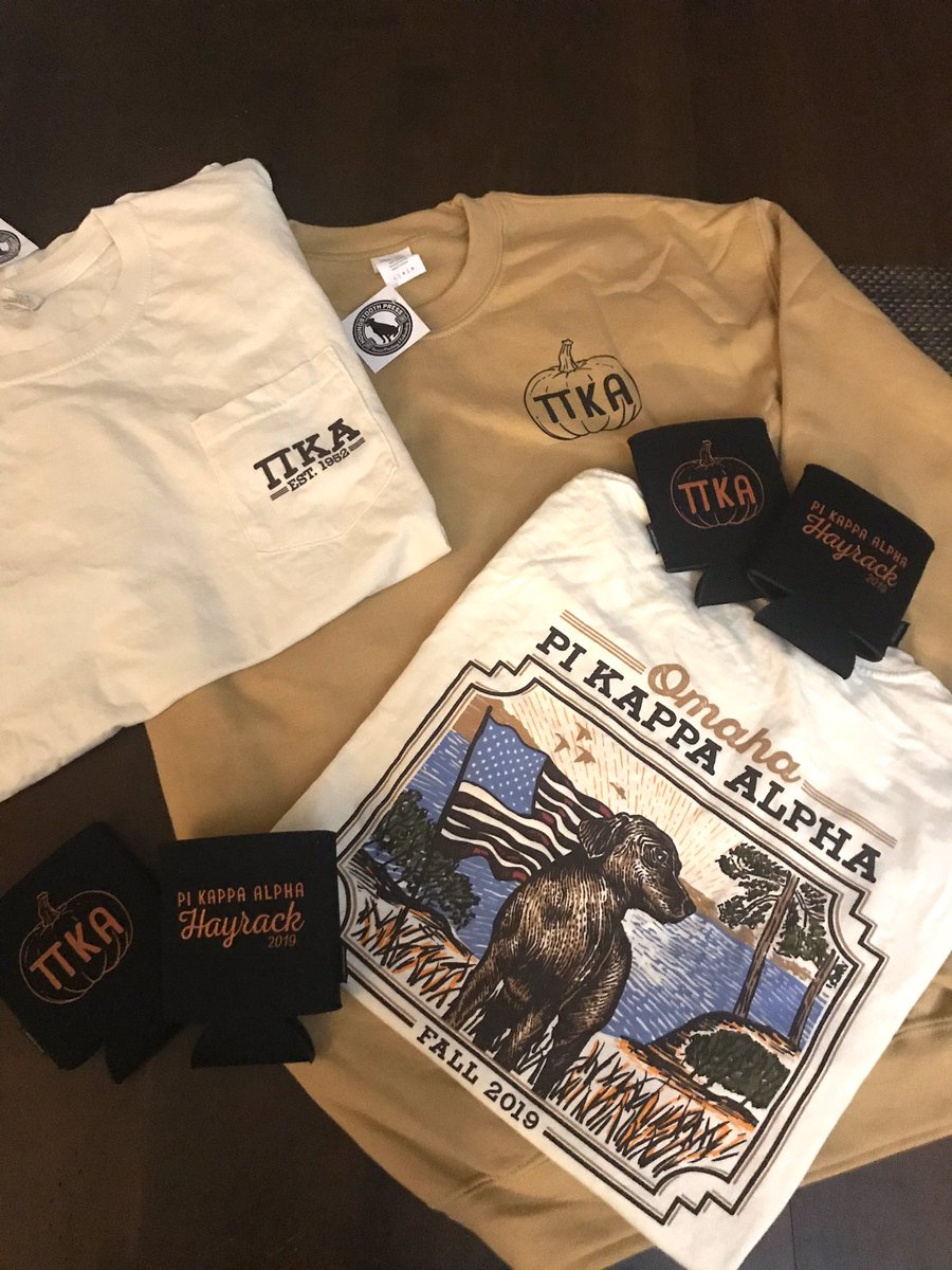 UNOpikes's tweet photo. Just in time for November we are doing a Pike Gear Giveaway🍁🍂 All you have to do is RT this post and follow our Instagram and this page @UNOpikes we will pick 5 winners shirts are L and M and crewneck is Large. #UNOGreeks https://t.co/amDt0Sb64C