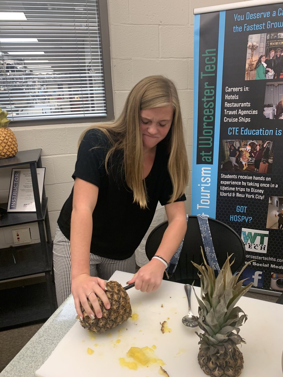 CaitMorEv3's tweet photo. On Halloween we carve pineapples because it’s the international sign of hospitality of course!!!! 🎃🍍#Hospitality #halloween2019 https://t.co/DtfbZyzoDz