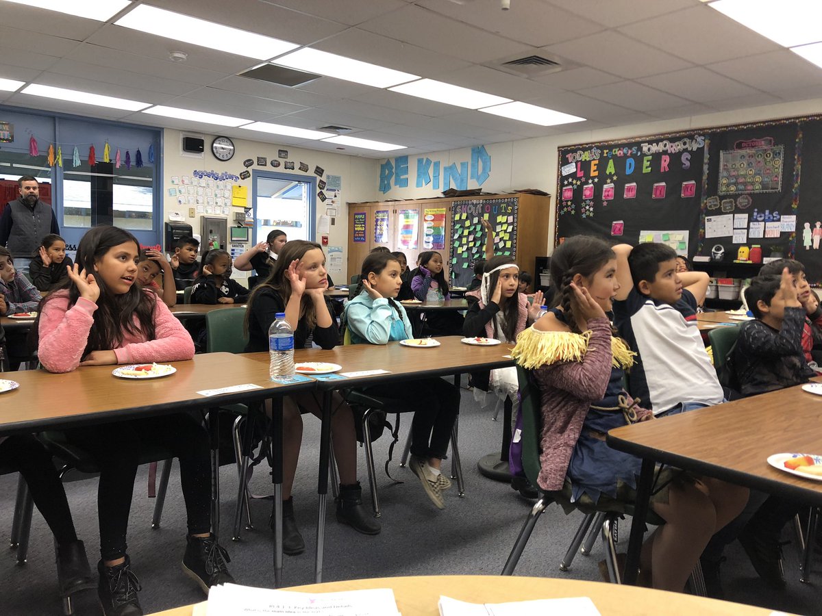 AshleyMBSD's tweet photo. Spooktacular Skulls! California Academy of Sciences live #distancelearning event. 4th graders learned about different types of skulls and teeth! They even got to test their knowledge on different types of food! #BES #halloweenlearningfun #growingbsd @BurtonSchools https://t.co/jEwMHxkMqV