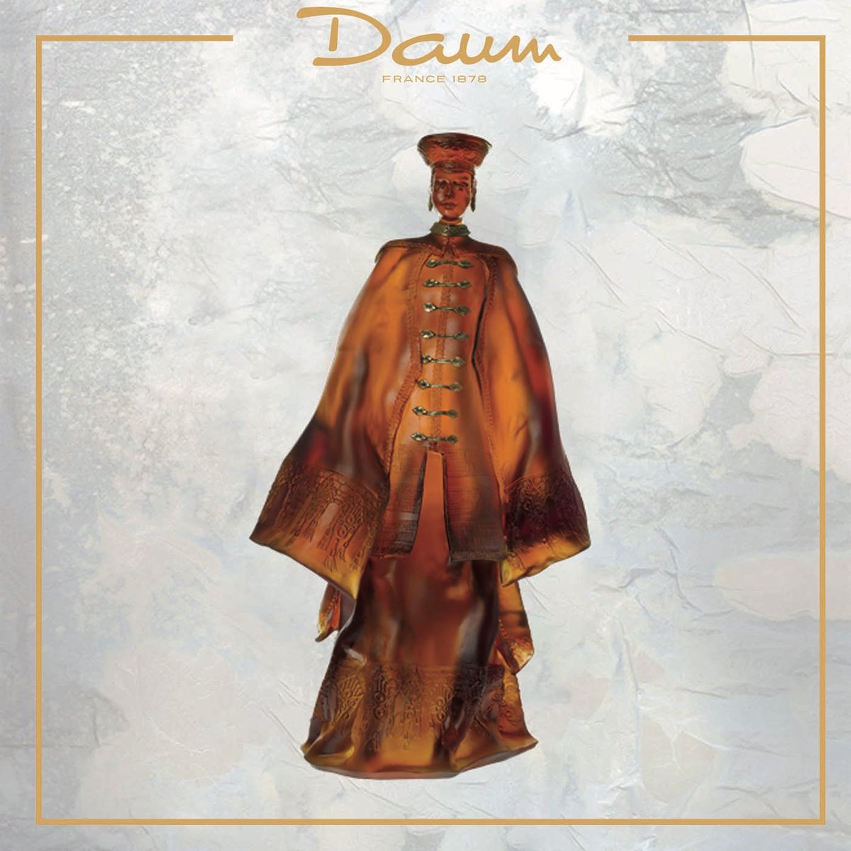 DaumOfficiel's tweet photo. A l’occasion de l’exposition Voyages au coeur de l’Art, la Maison Daum vous invite à découvrir ses plus belles Editions d'Art, dans sa boutique rue Royale à Paris. Pour la Maison Daum, Paul Beckrich a souhaité représenter Wu Zeitan, impératrice de la dynastie des Tang. https://t.co/m2WvN20MZz