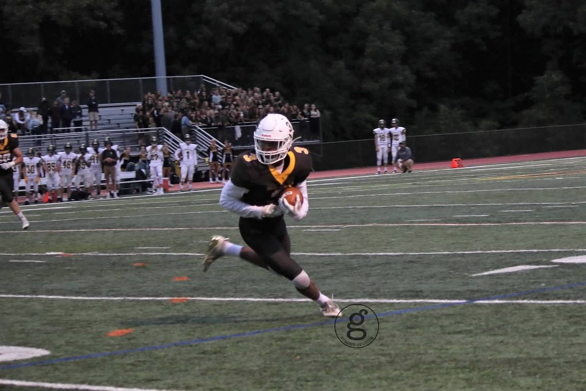 RecruitTerryn's tweet photo. #SeniorSeason #StillInTheMoment #CollegeBound #ClassOf2020 #WR #GoodHands #GreatHands #Elite #FridayNightLights thanks Coach @RichSeubert69 for the #WarriorFamily #Tribe #WHFootball #FootballFamily #StiffArm #HighlightsAreGoodButButYouGottaSeeMe #NoOffSeason #FootballIsLife #DoIt https://t.co/up47H22z44