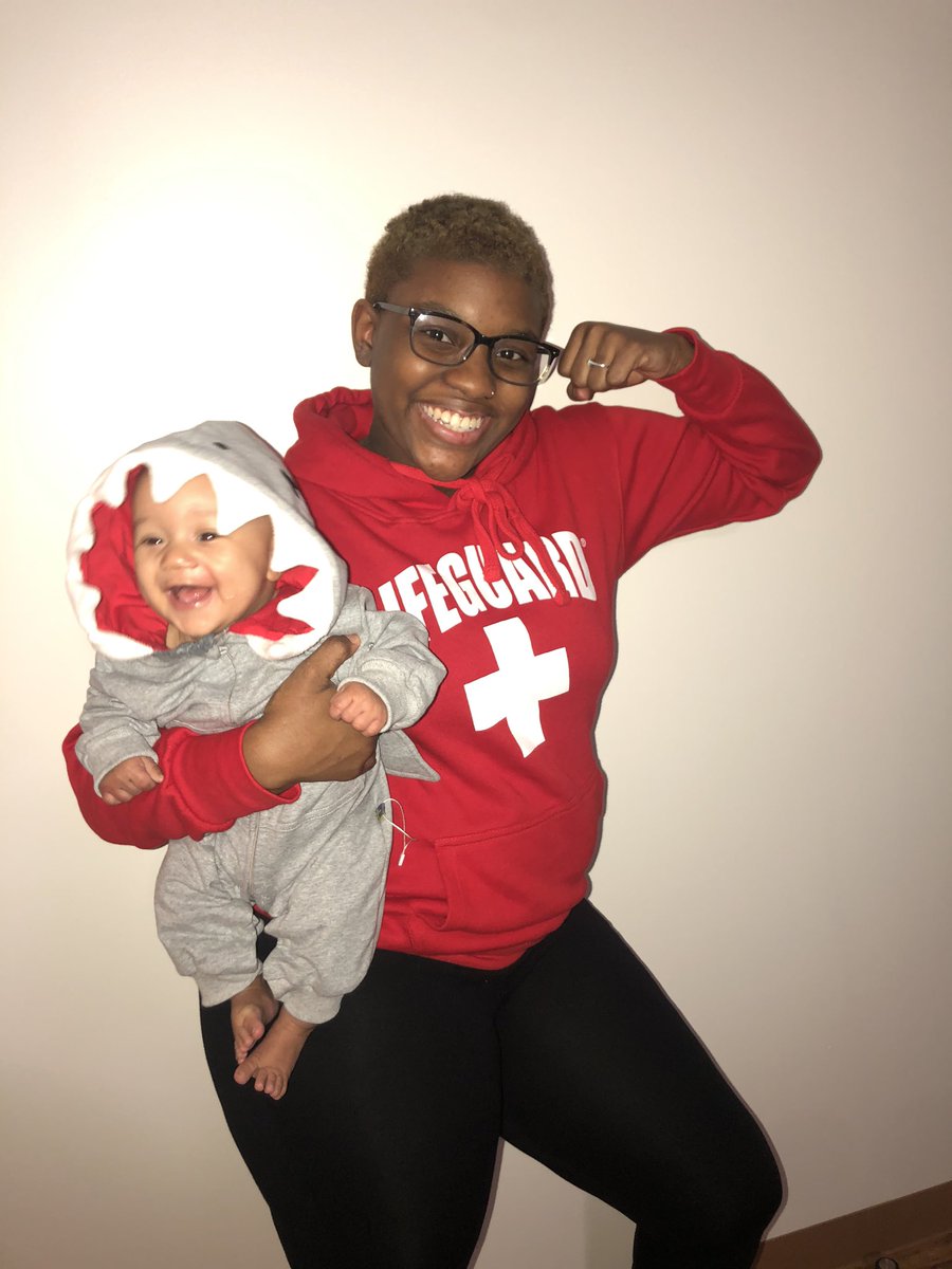 SimpNovah's tweet photo. “Everybody out the water, IT’S A SHARK 🦈” #LifeguardOnDuty #HeGotBit #BabyShark https://t.co/5M1xKLA77a