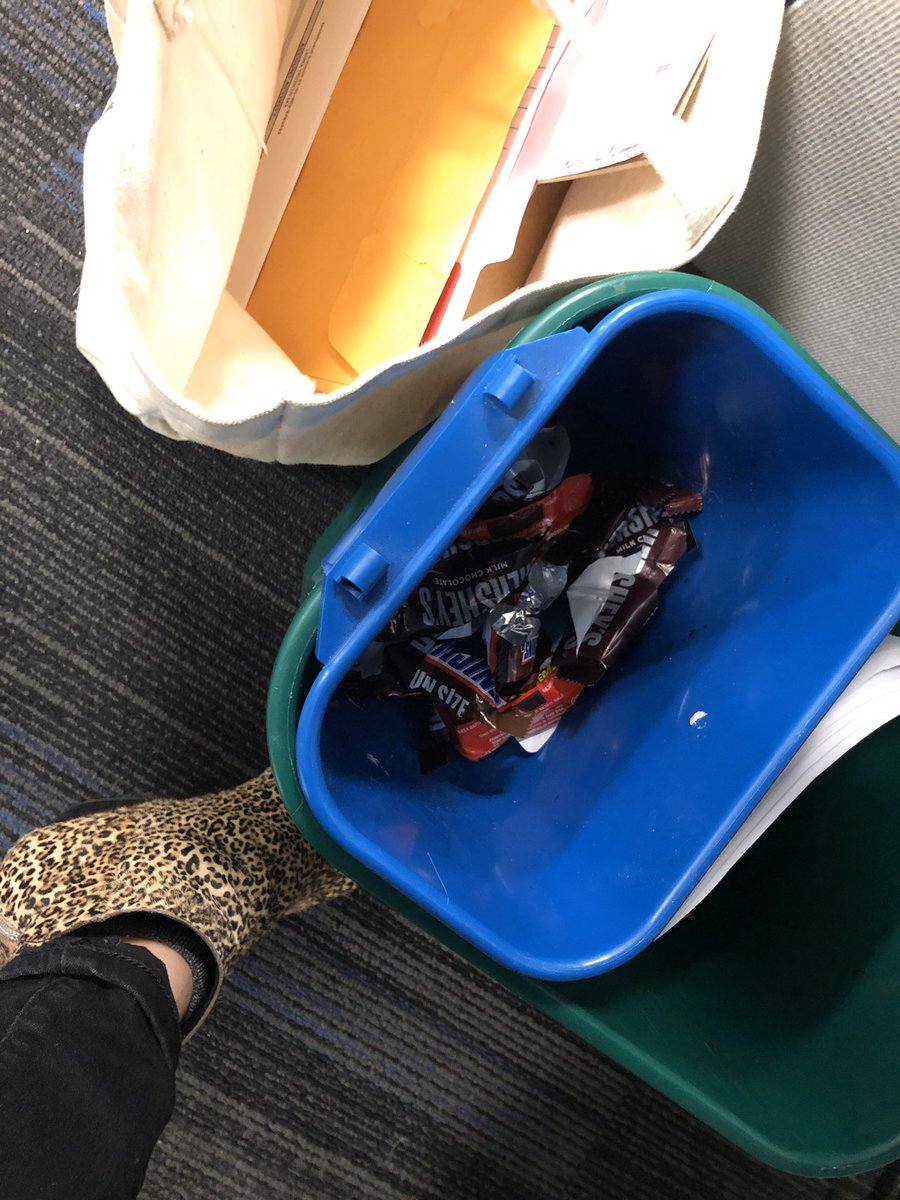 lauraftrujillo's tweet photo. Could you guys maybe stop bringing candy to work. #nowillpower #chocolateonly https://t.co/hy9XO718SL