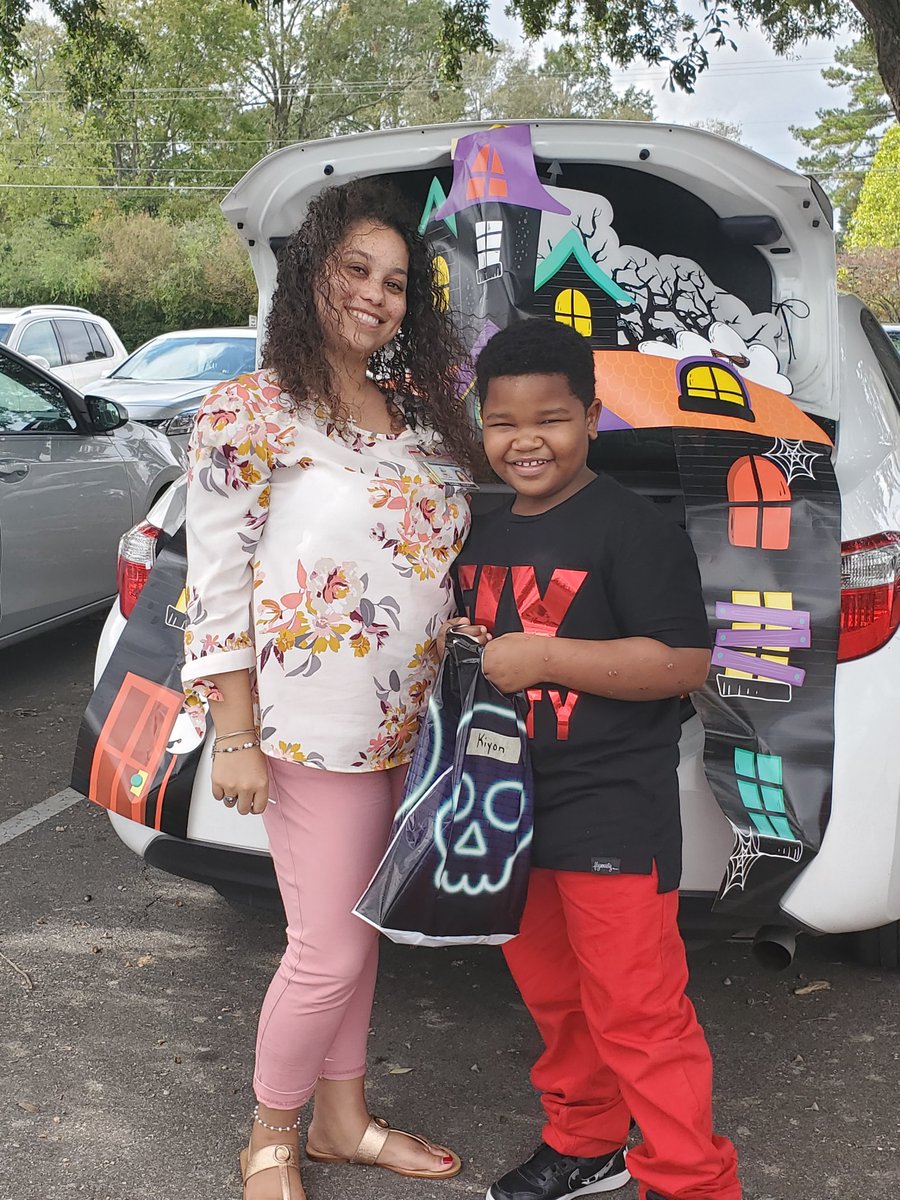 NorthDriveES's tweet photo. The staff and students really enjoyed themselves at our 2nd annual trunk or treat!!! #northdriveelementary https://t.co/4lkO02obJA