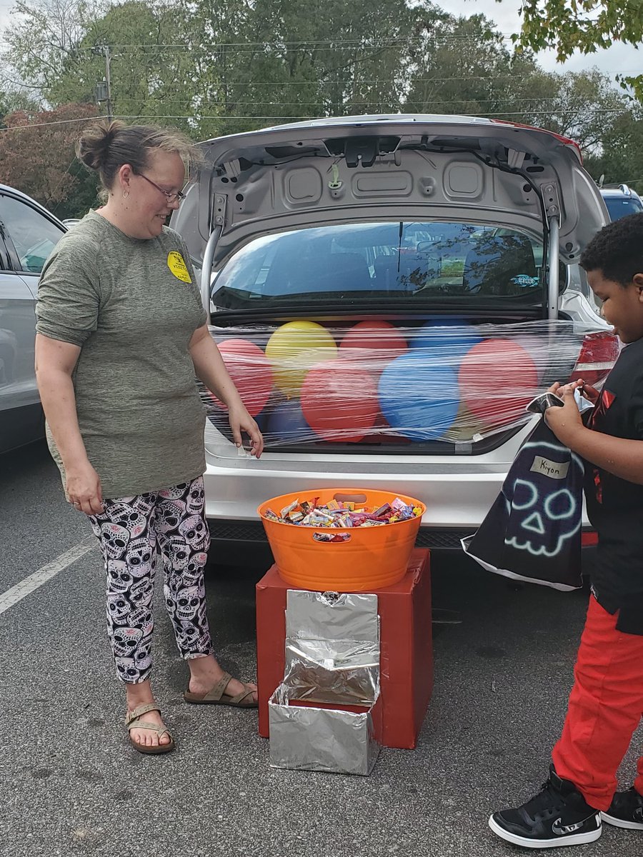 NorthDriveES's tweet photo. The staff and students really enjoyed themselves at our 2nd annual trunk or treat!!! #northdriveelementary https://t.co/4lkO02obJA